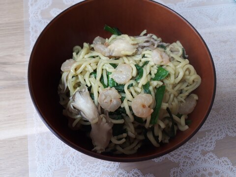 STAUBでエビ☆ニラ☆塩焼きそば